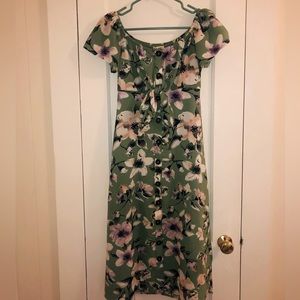 ❄️3/$20❄️ Miami Tie Front Off Shoulder Button Floral Maxi